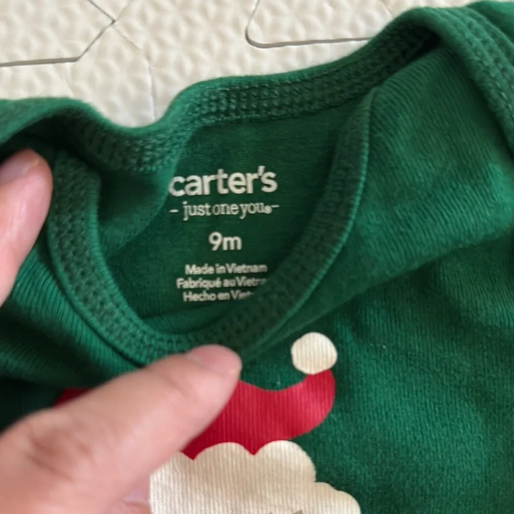 Carter’s Baby Santa's Helper Kids Onesie in green size 9m